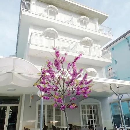 Madana Hotell 2*